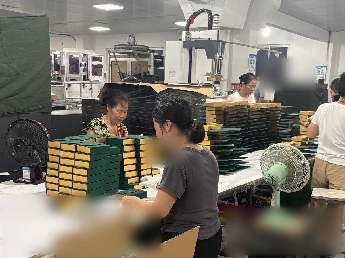 博雅彩印中山小榄:成品抽检看样台